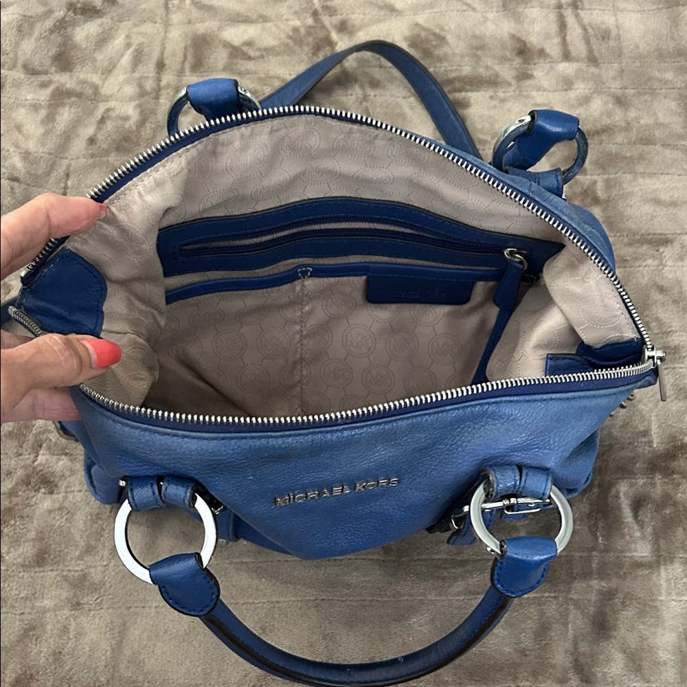 Michael Kors leatherette royal blue  Shoulder Bag with metal Accents - Picture 2 of 4